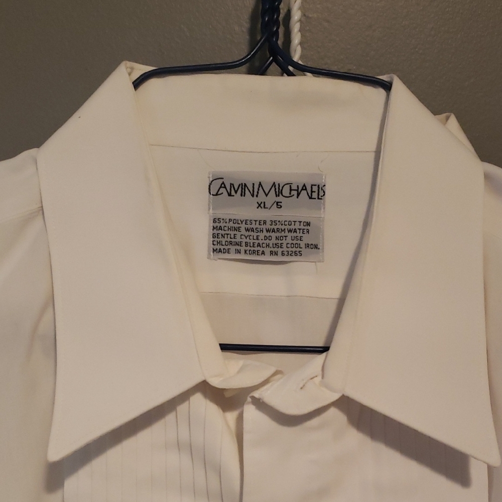 Michaels Men's Cream Dress Shirt